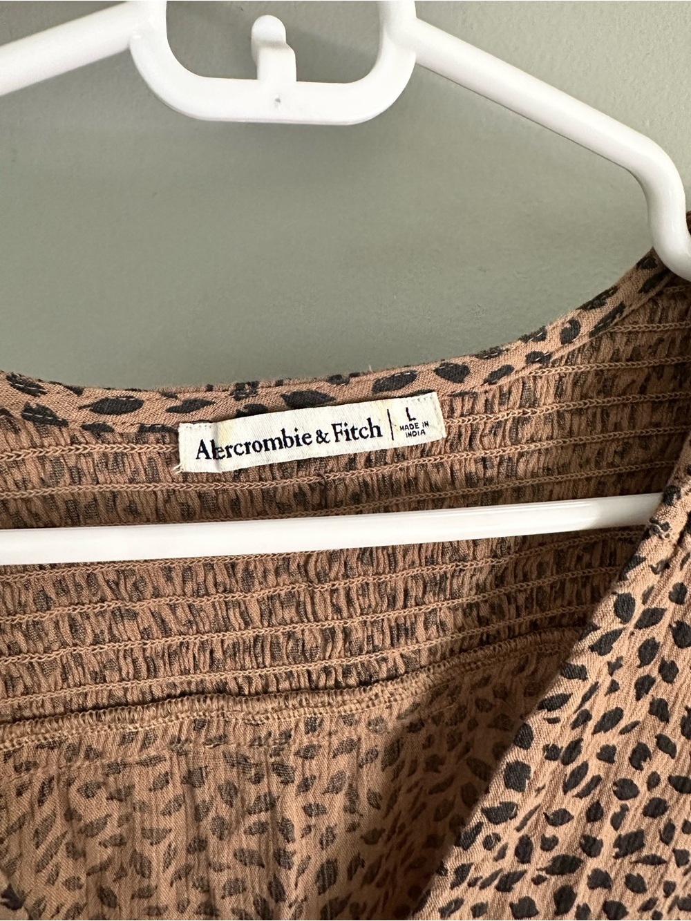 Abercrombie & Fitch Brown Leopard Print Smocked V-Neck Top - Picture 2 of 3